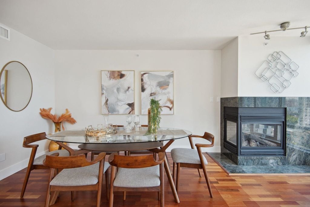 499 Broughton St, #1402