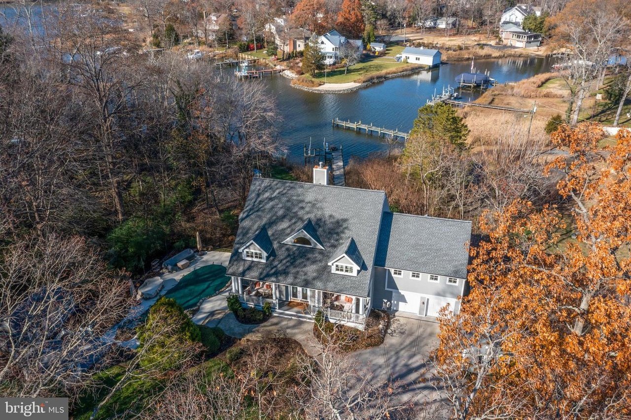 302 Holly Rd