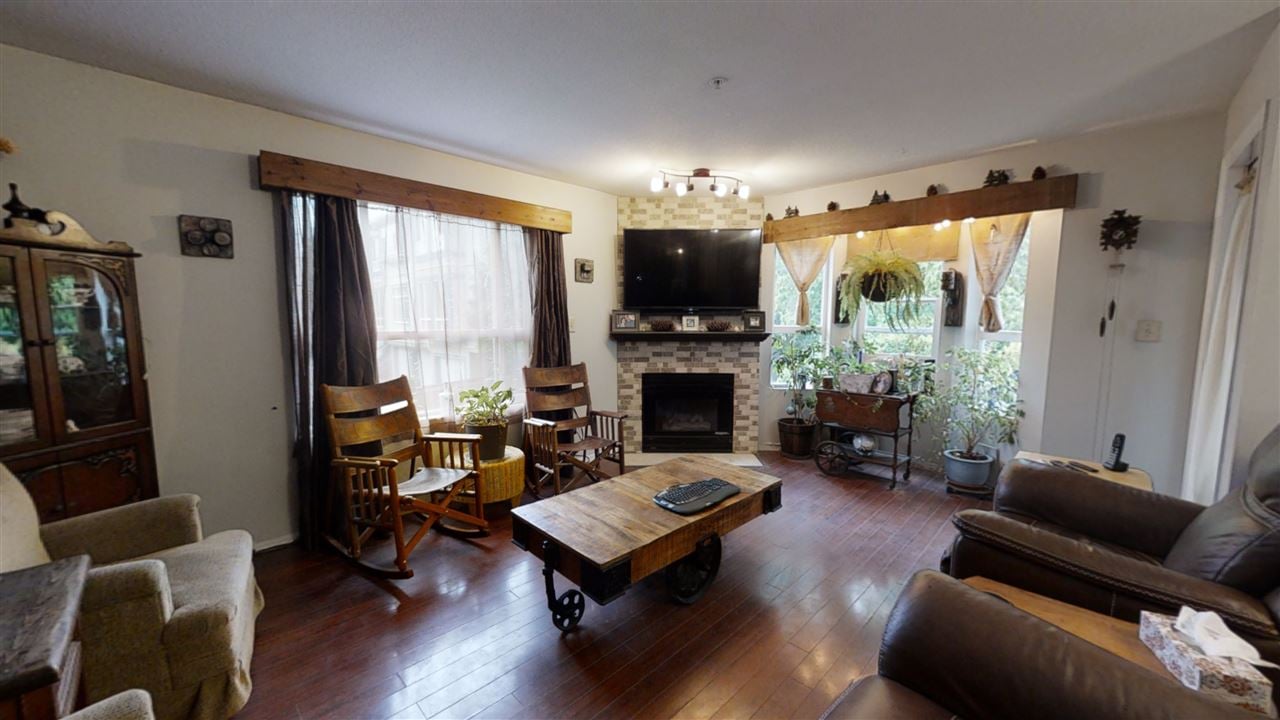 205-13955 Laurel Dr