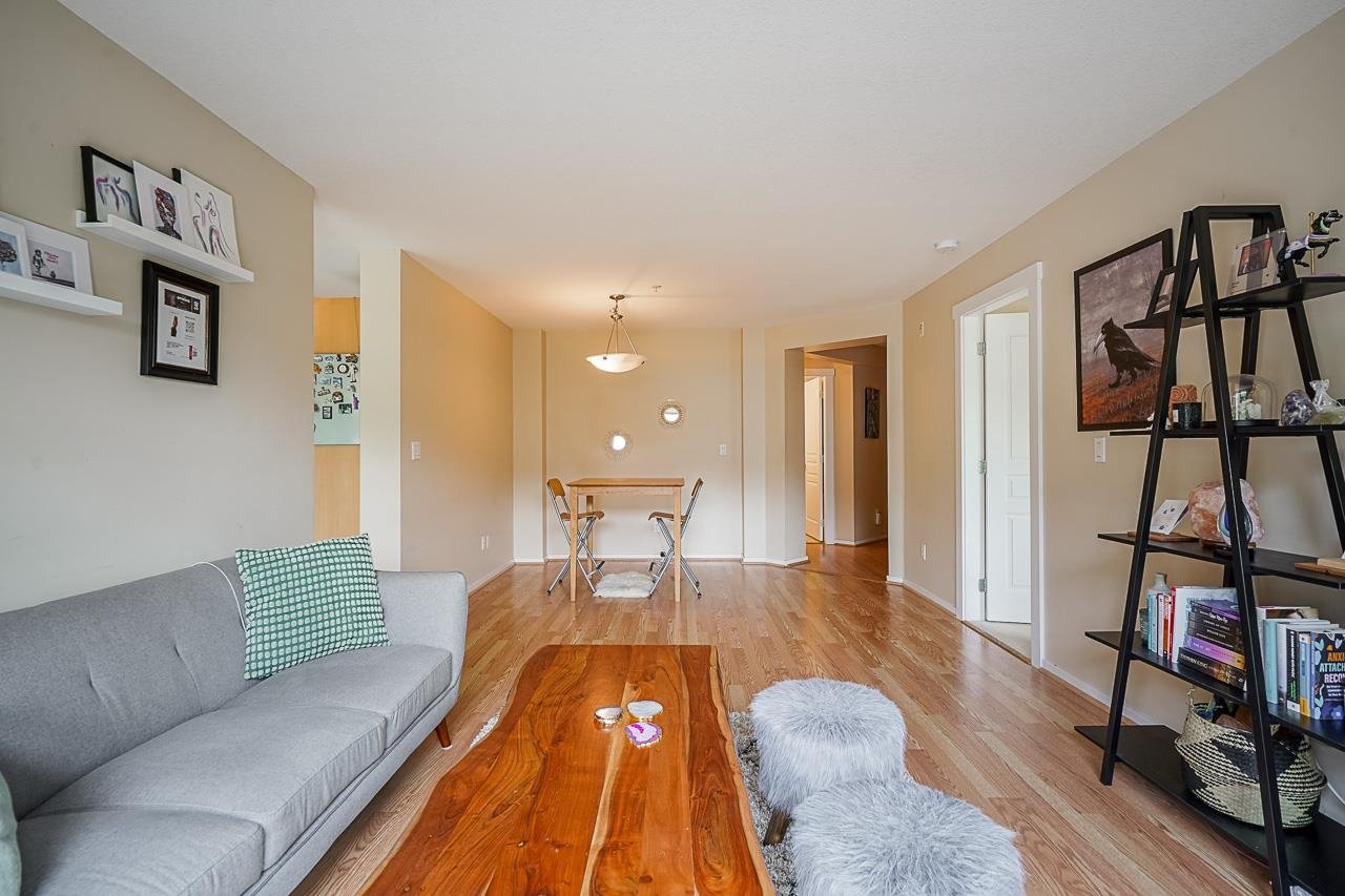 316-9319 University Cres