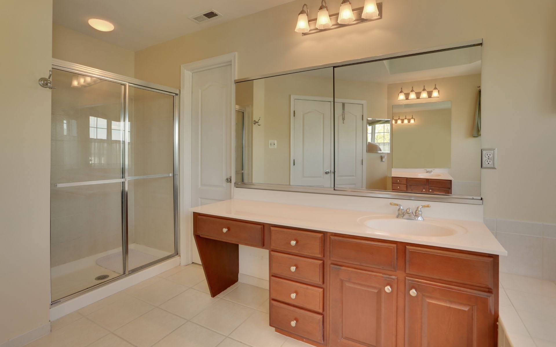 8 SHOREHAM CT