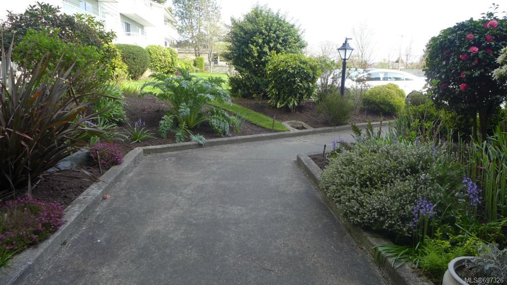 412-1490 Garnet Rd, Saanich