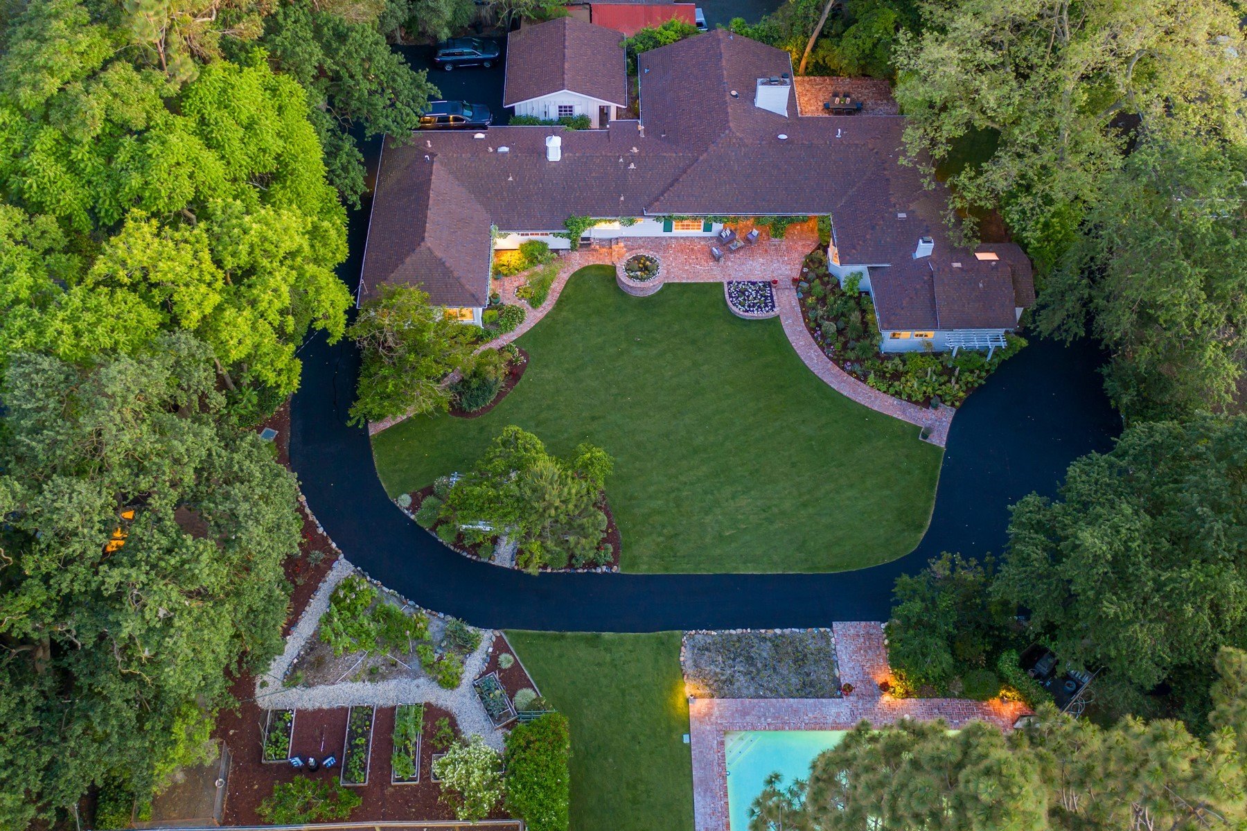 160 Alderwood Rd