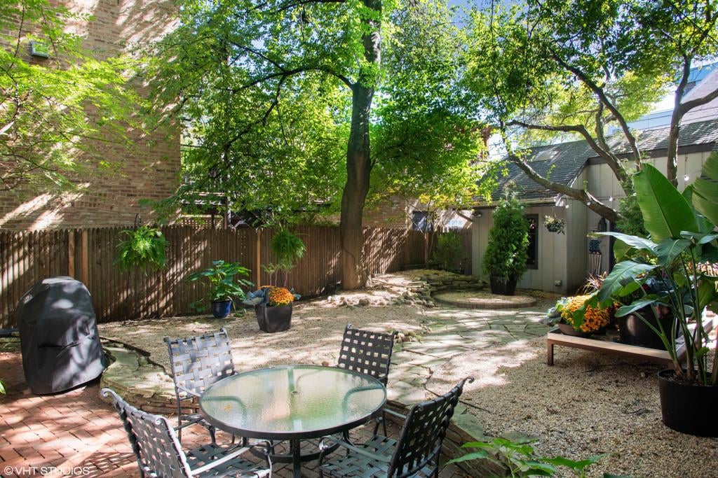 855 W Webster Ave