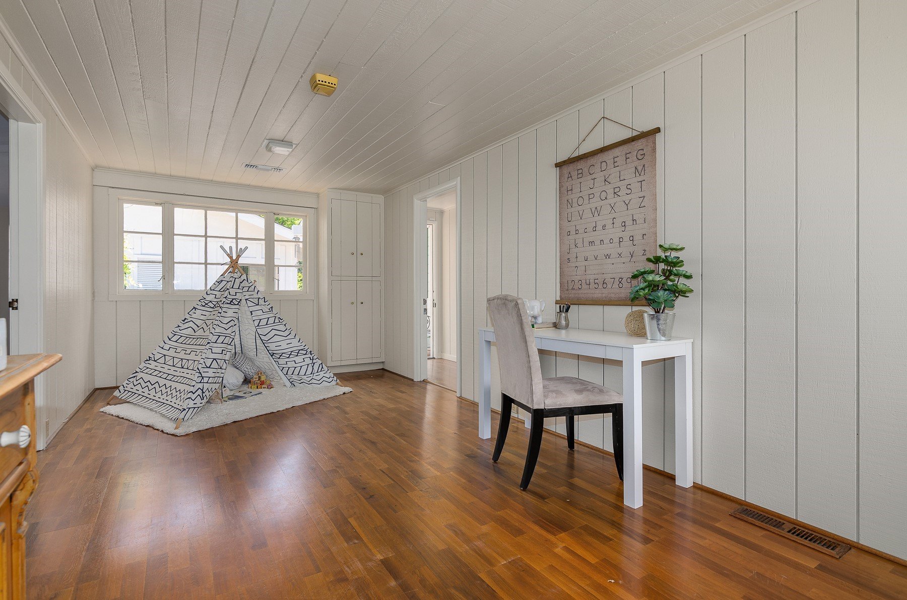 160 Alderwood Rd