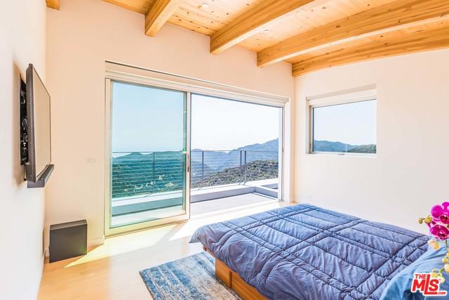 940 Latigo Canyon