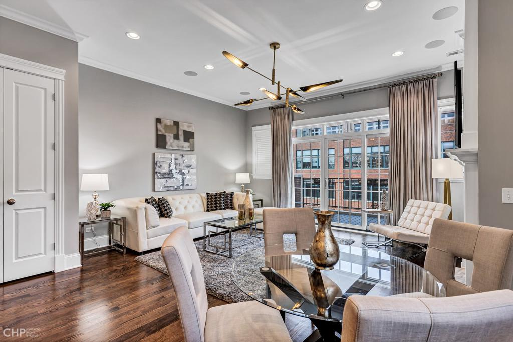 Lincoln Park Penthouse: 2621 N Southport #3