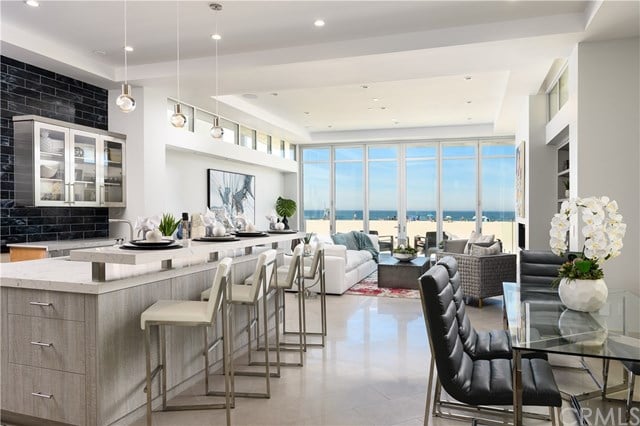 212 The Strand
