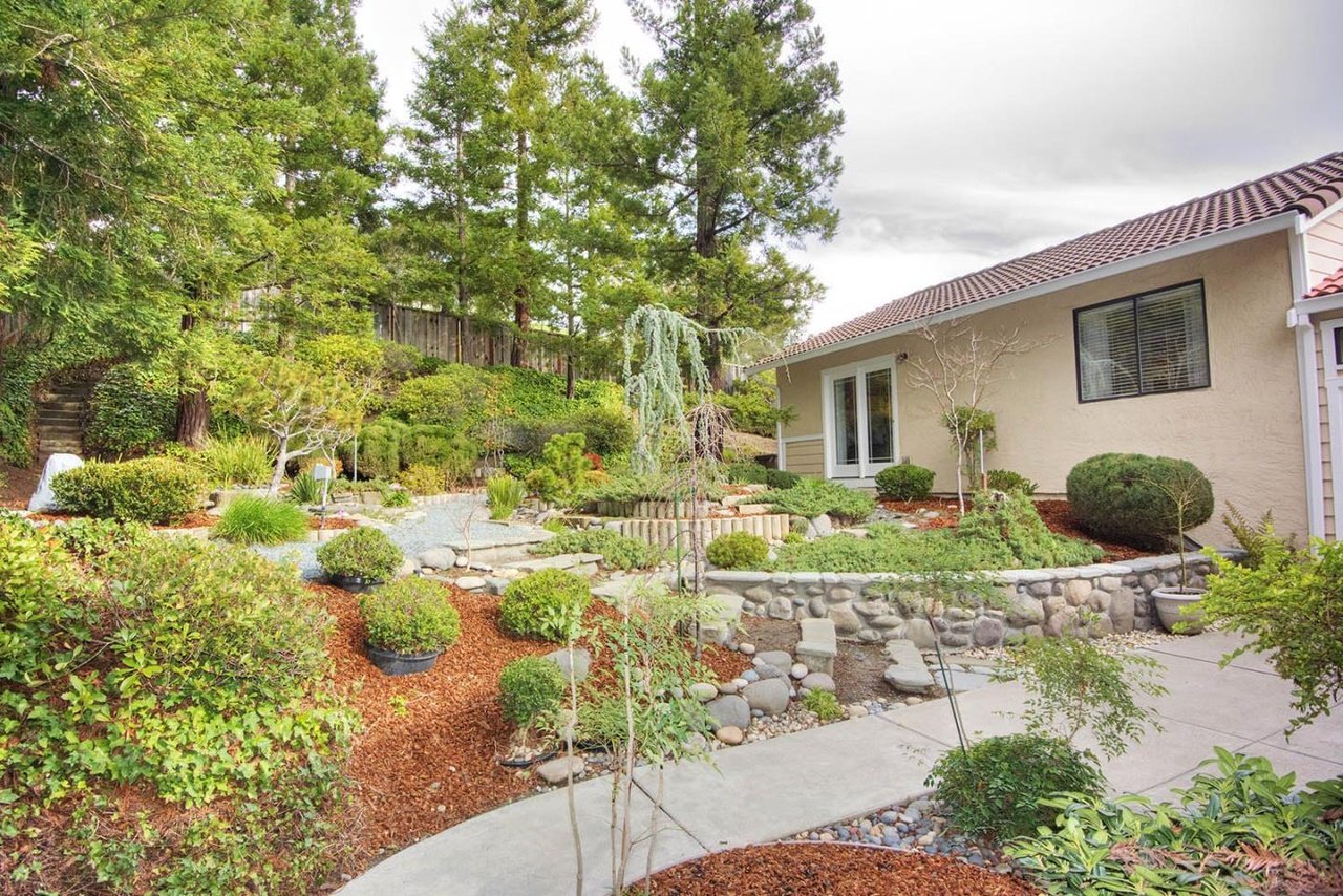 11332 Rolling Hills Dr