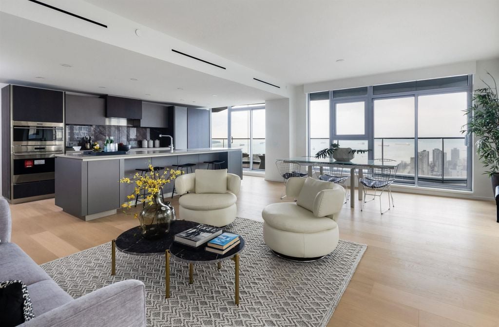 889 Pacific St, #3103