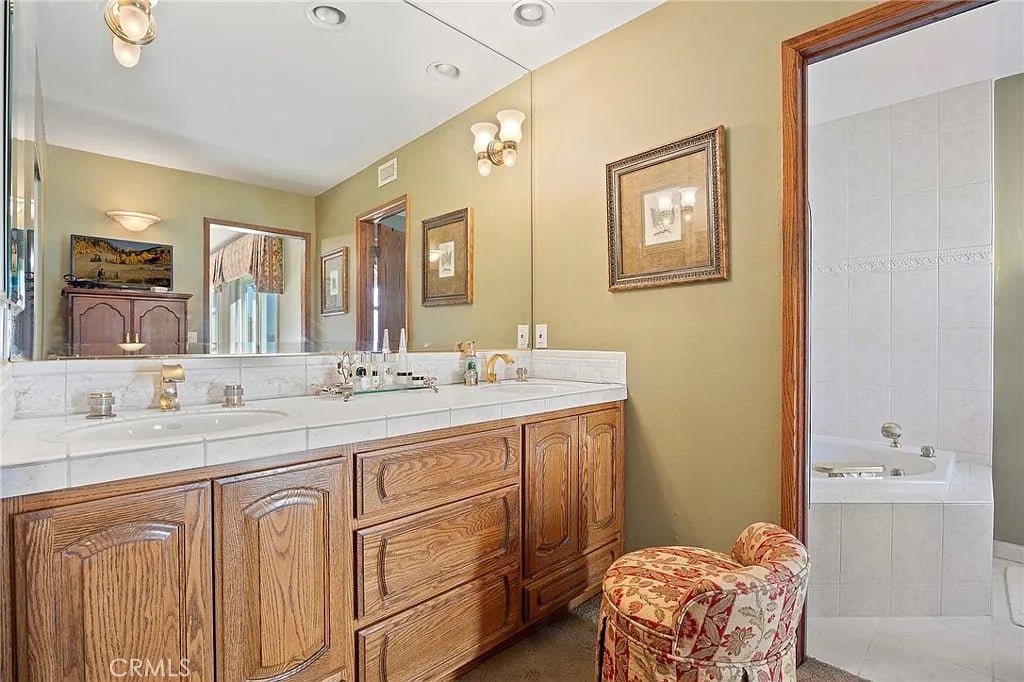 2262 Crestview Cir