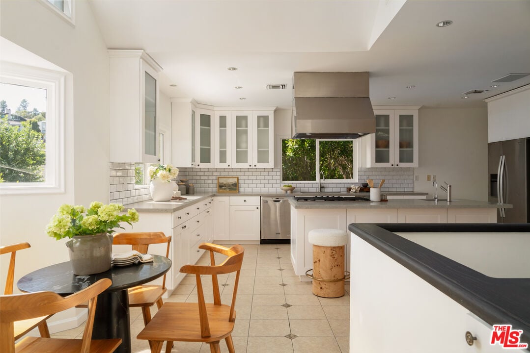 Windmere Pavilion, St Ives Dr, 90069