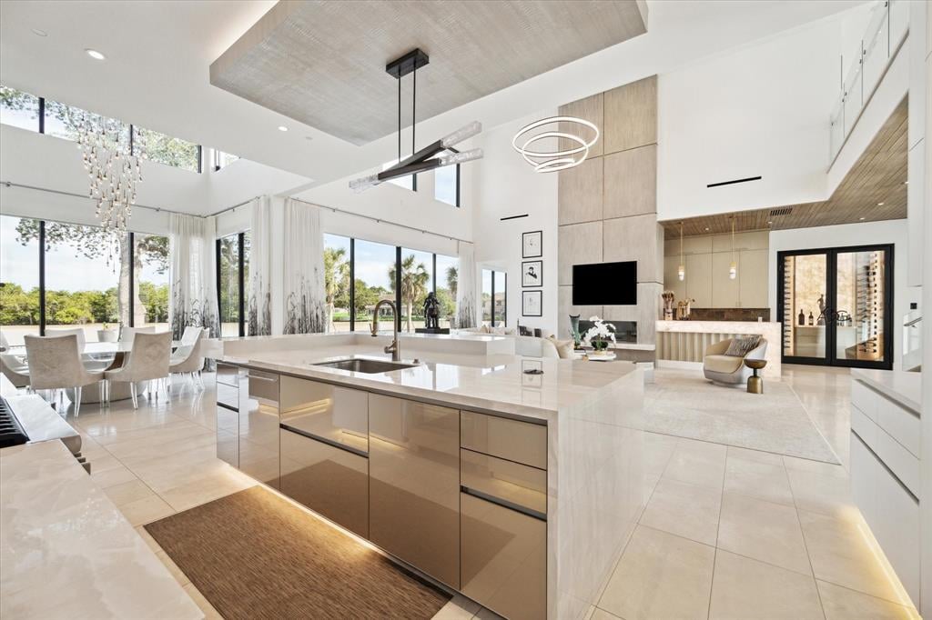 415 Lombardy, Venetian Estates