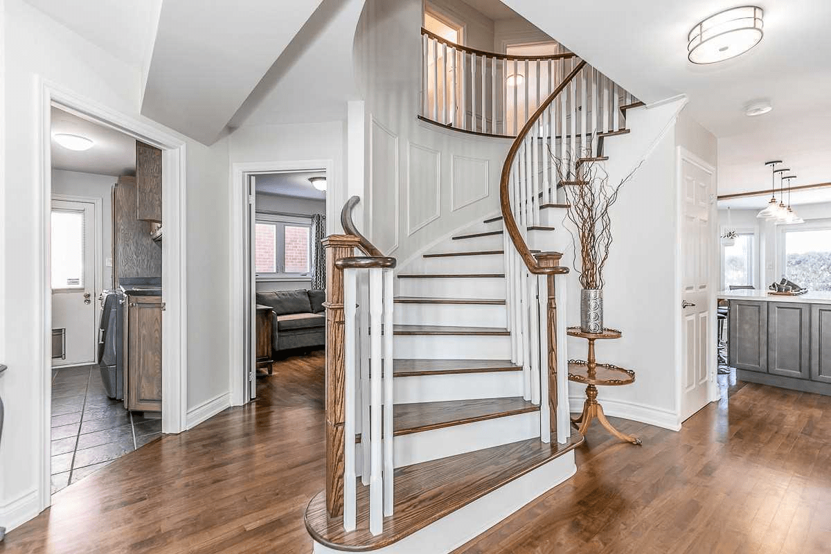 318 W Kennedy St NE