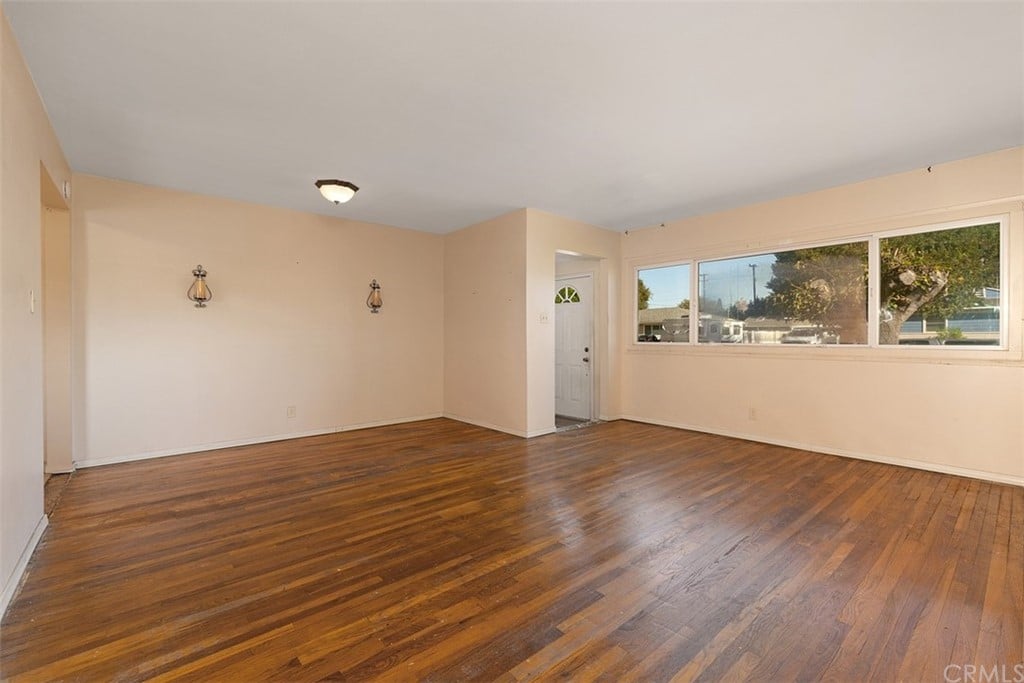 1372 Kenneth Dr