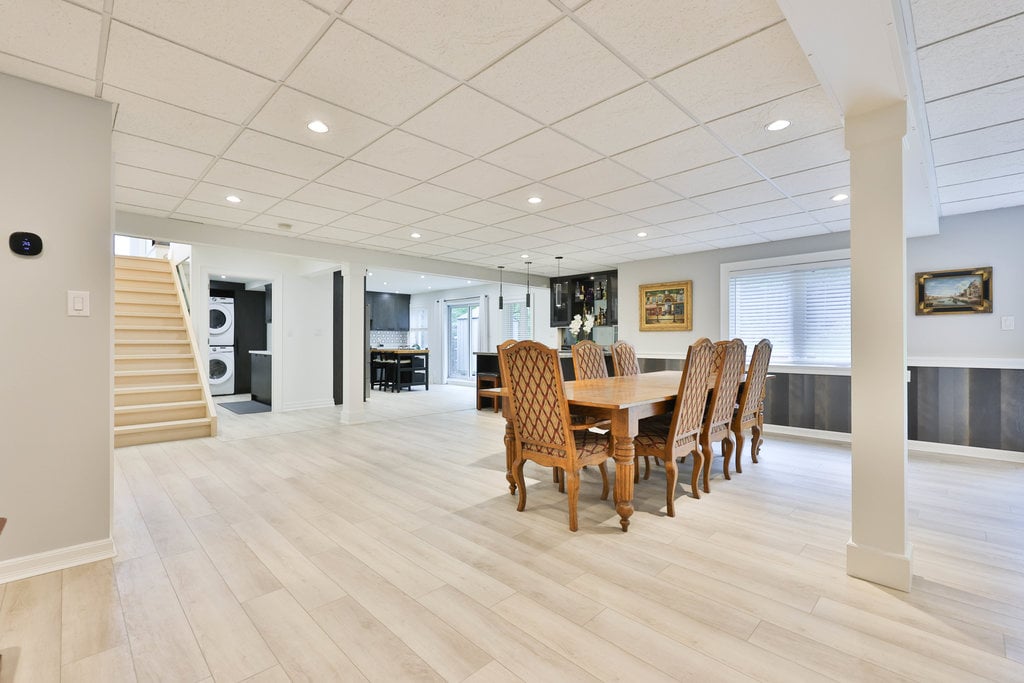 1520 Drymen Cres