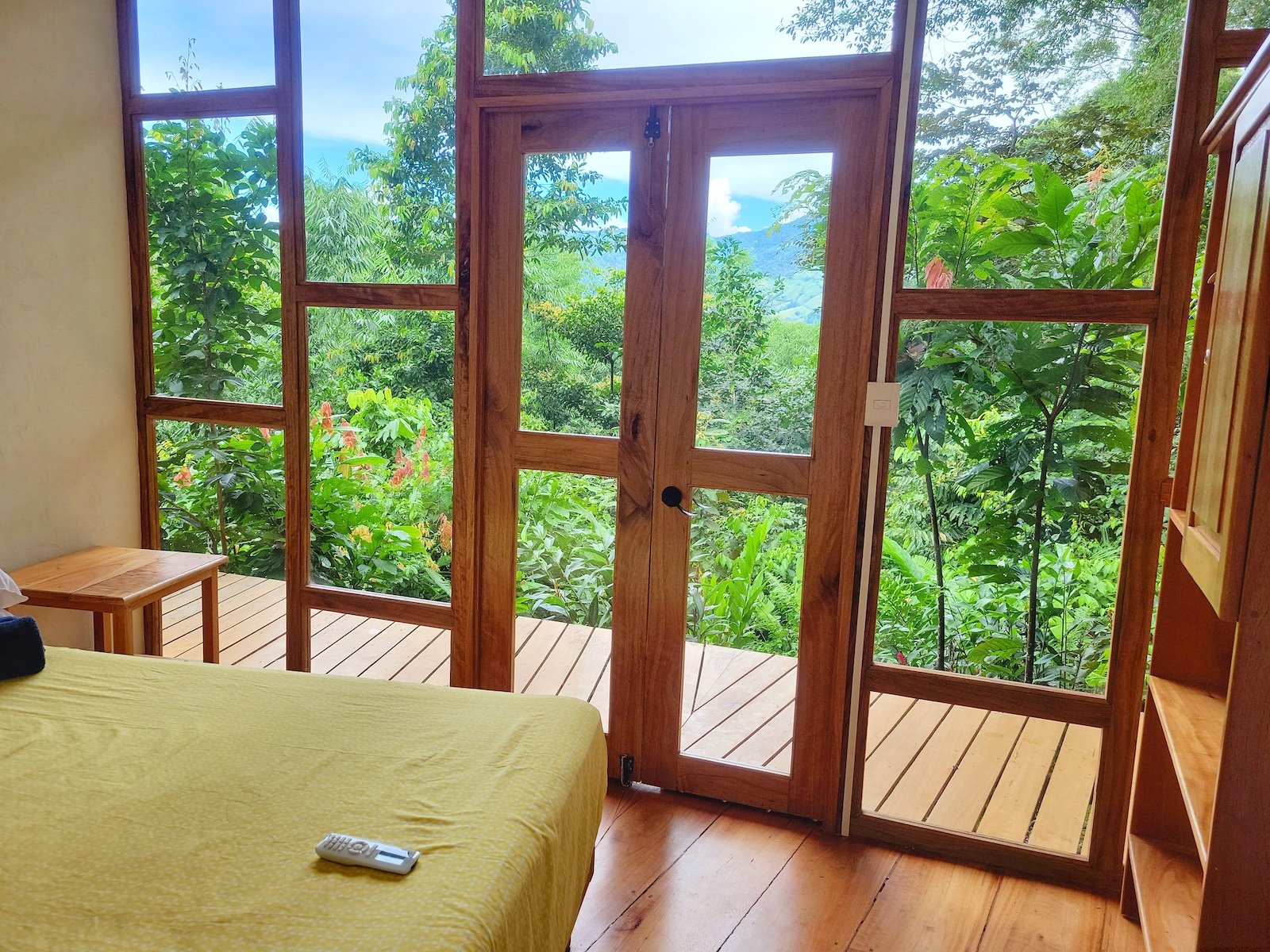 CASCADA ELYSIANA – ECO-RETREAT WITH HUGE WATERFALL