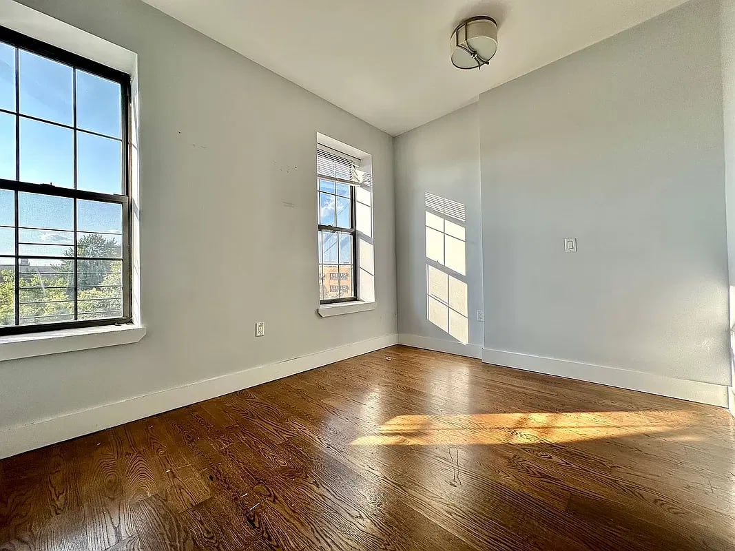 634 Kosciuszko St 3F