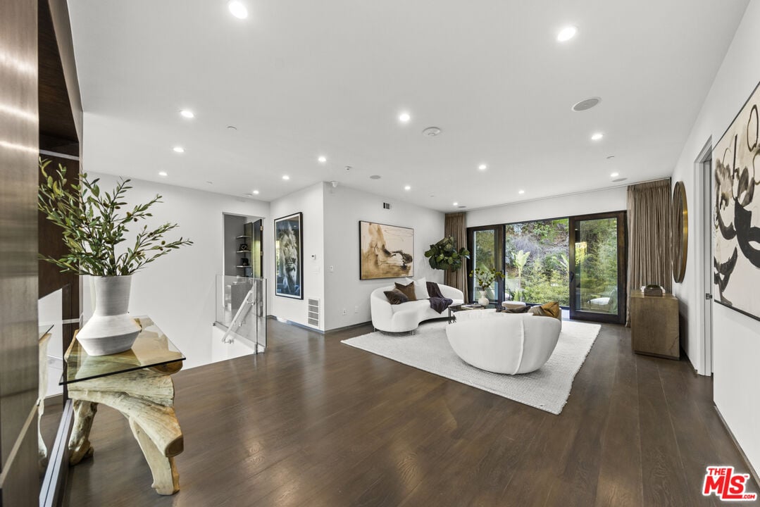  9586 Shirley Ln