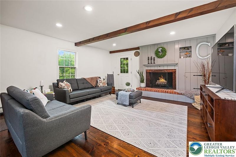 271 WETZEL ROAD