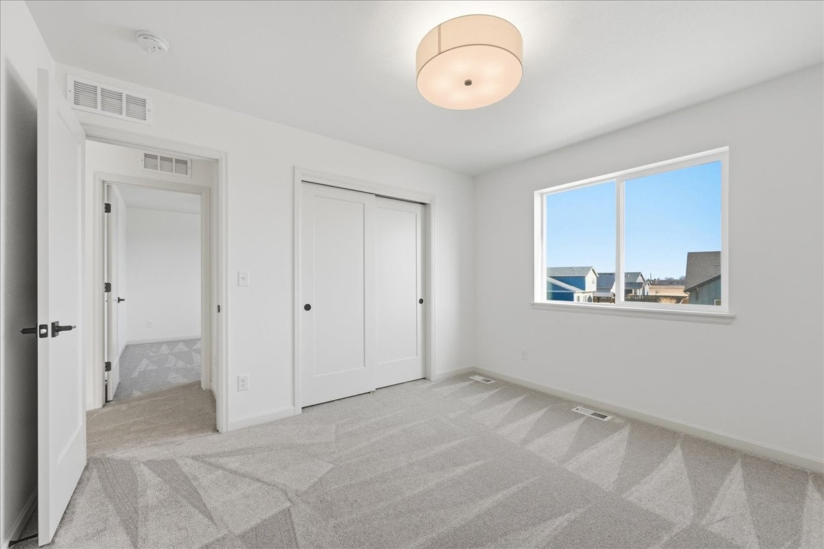 15 Snowcap Dr Windsor