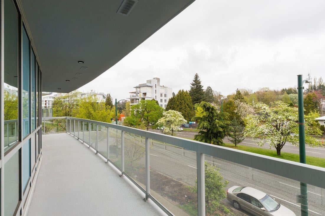 5189 Cambie St, #304