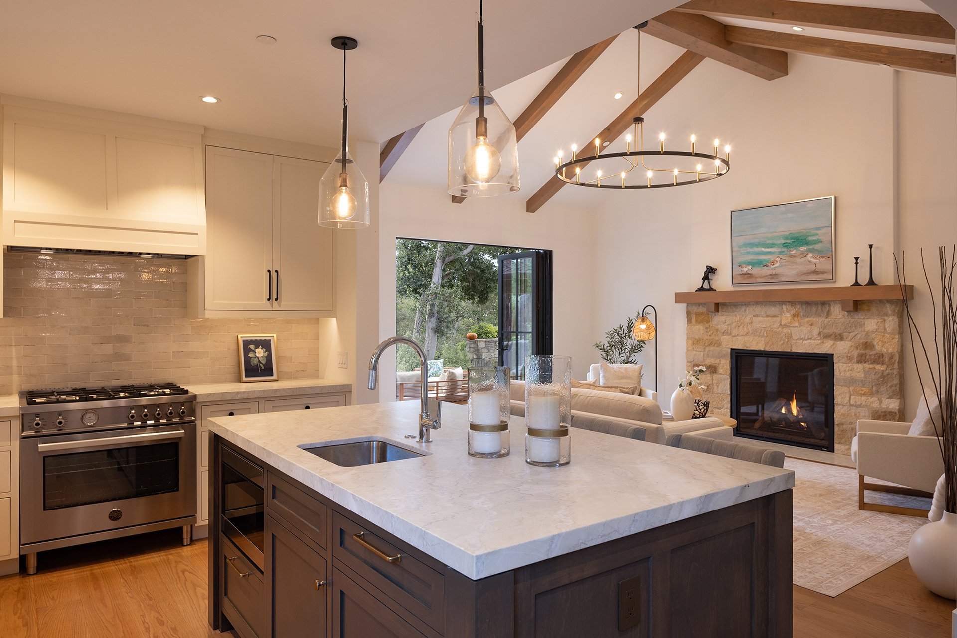 Modern Carmel Haven - Mission 5NW of Santa Lucia