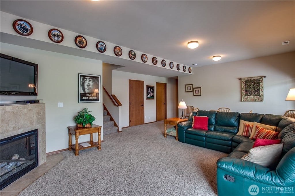 175 E Emerson Dr