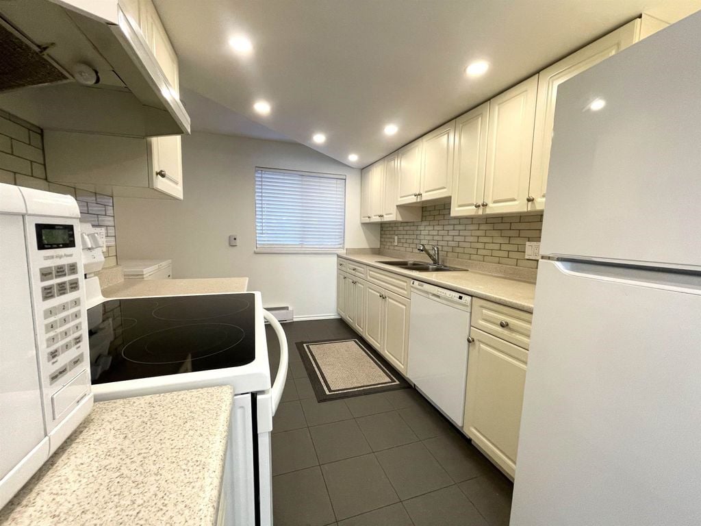 8132 Laval Pl