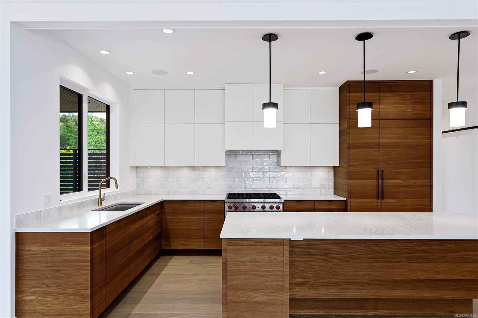 2046 Pinehurst Terr
