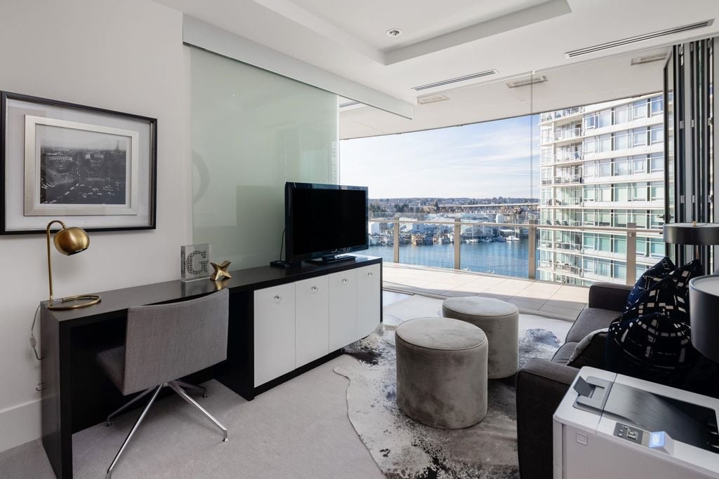 1560 Homer Mews, #1101