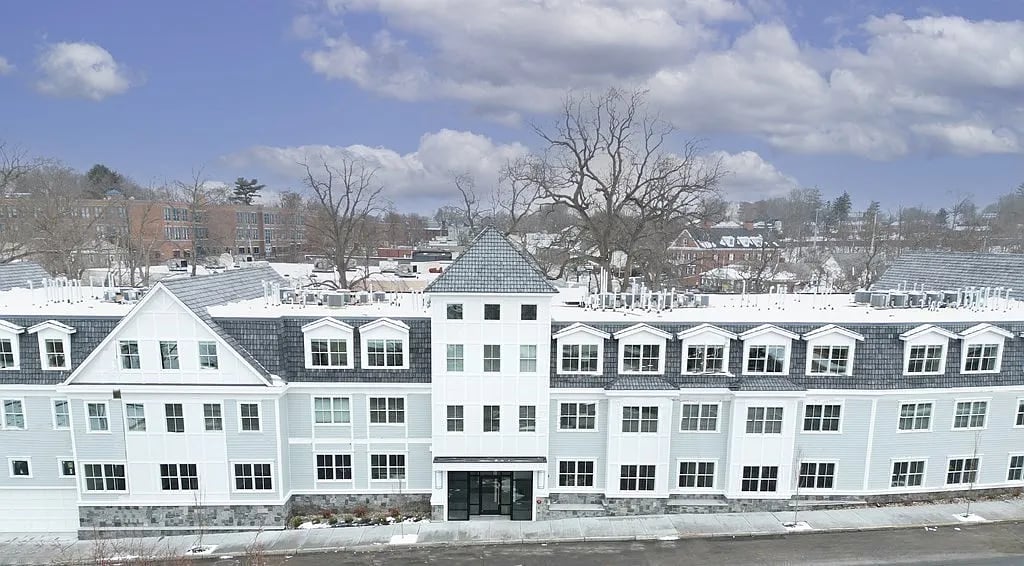 425 Lagrange St #201