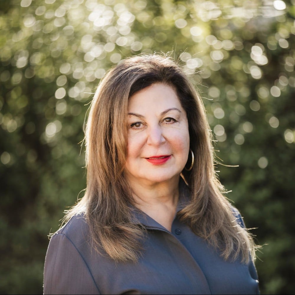 Feri Niroomand El Cerrito, CA Real Estate Agent Headshot