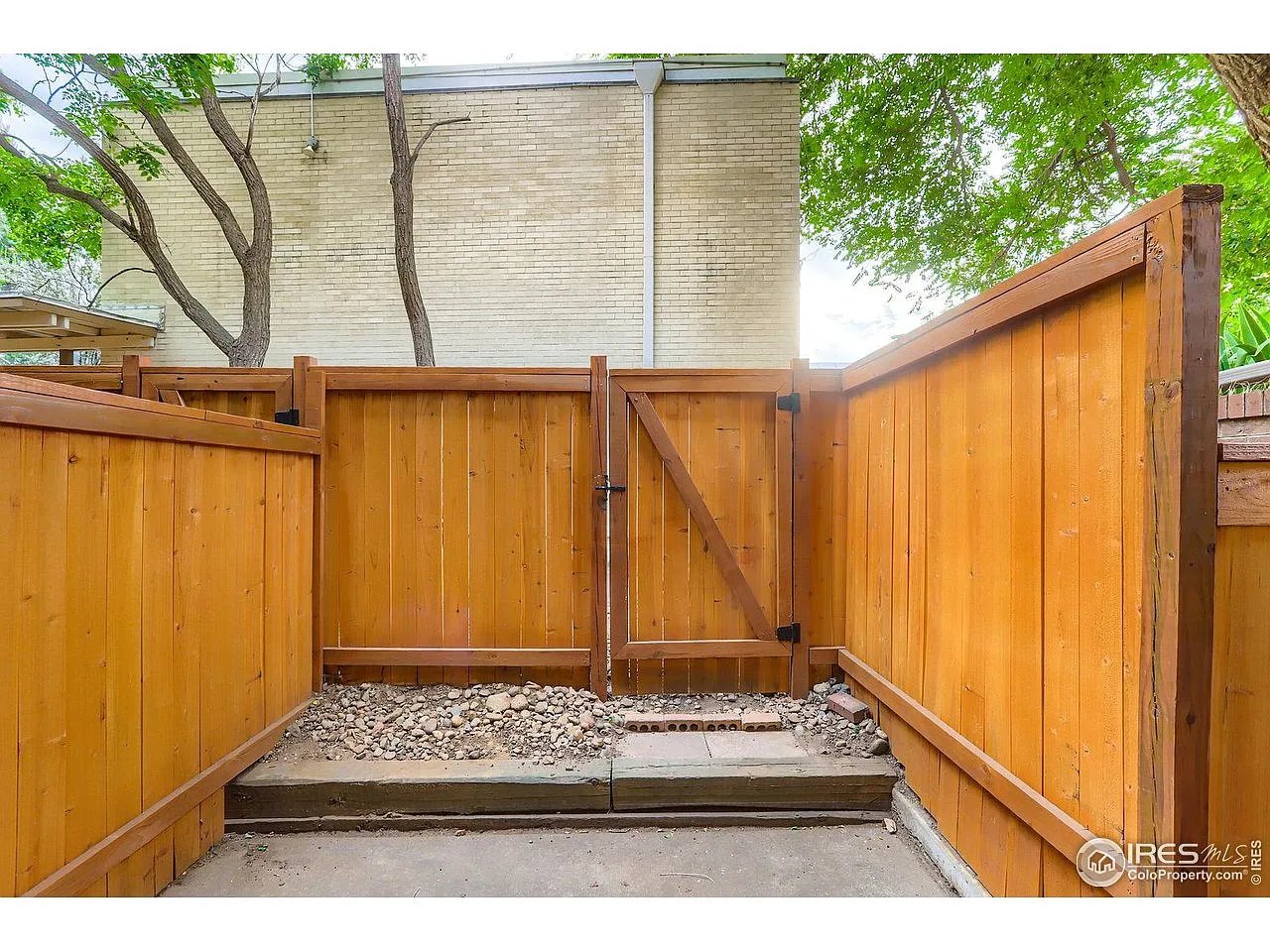 1842 Canyon Blvd #111