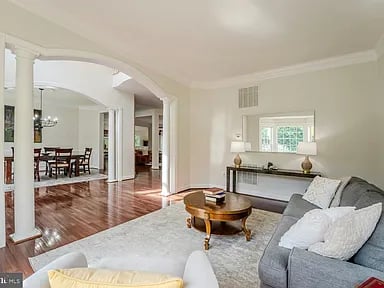 106 Calvary Ct SE