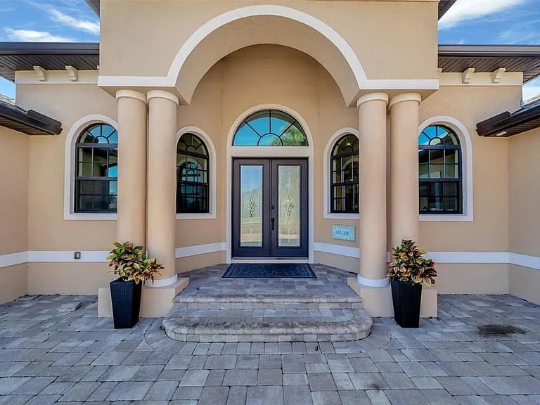1041 Harbour Park Ct