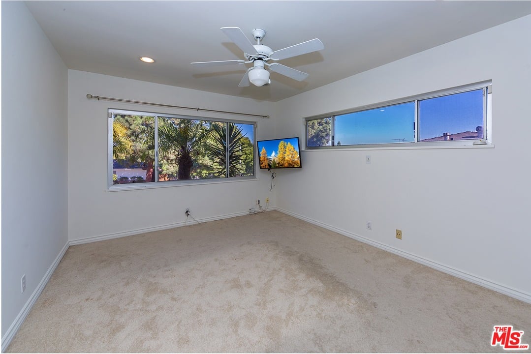 9132 Hillsboro Dr