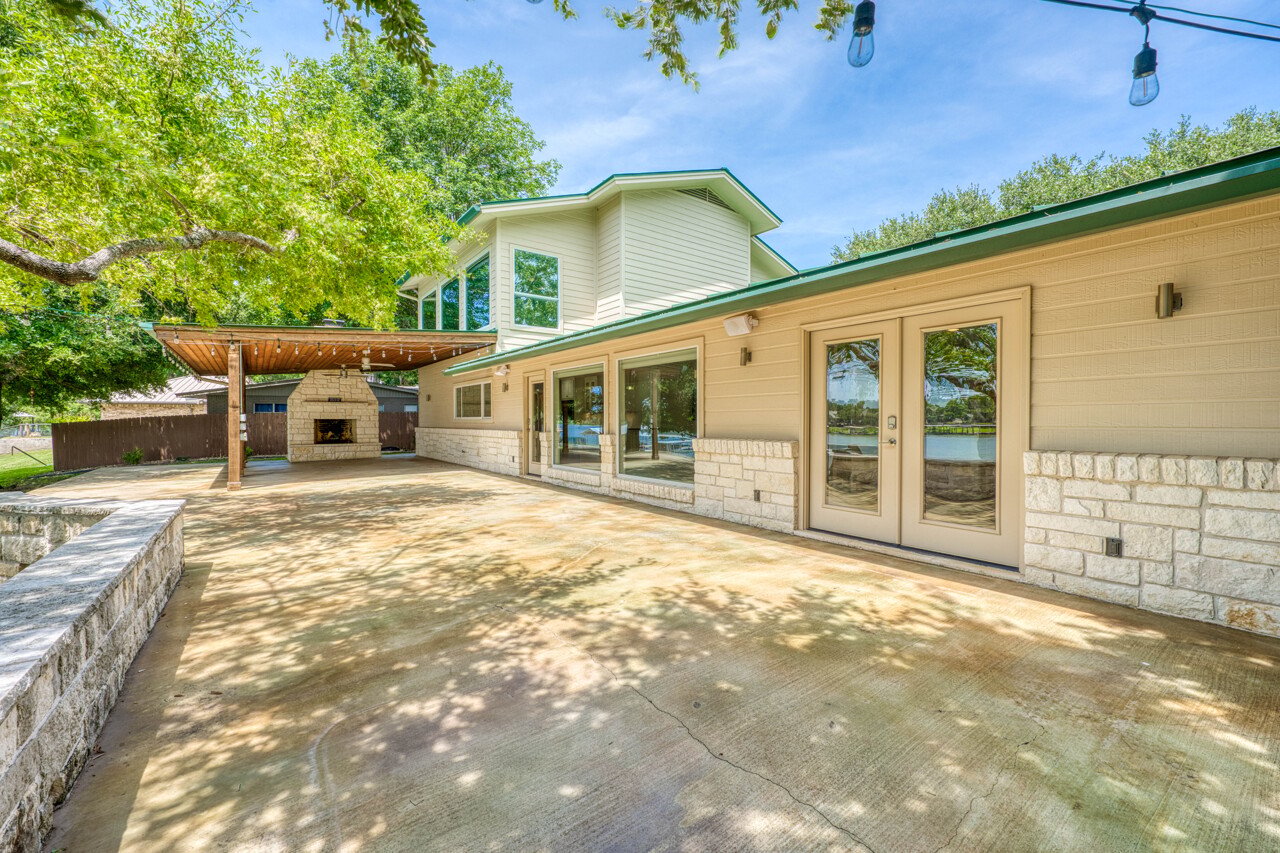 1704 Bluebonnet Lane
