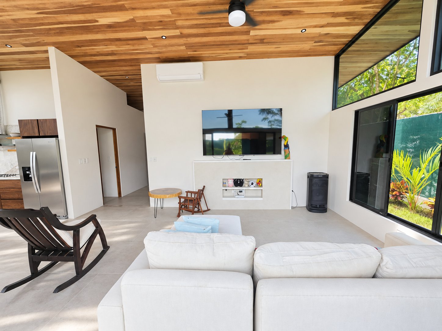 Tropical Modern Villa in Uvita – 3BR Retreat with Large Pool Near the Beach
