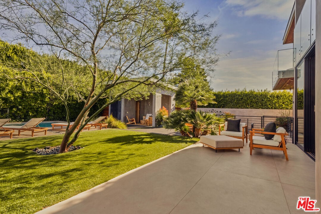 Aria Vista, Stradella Rd, 90077