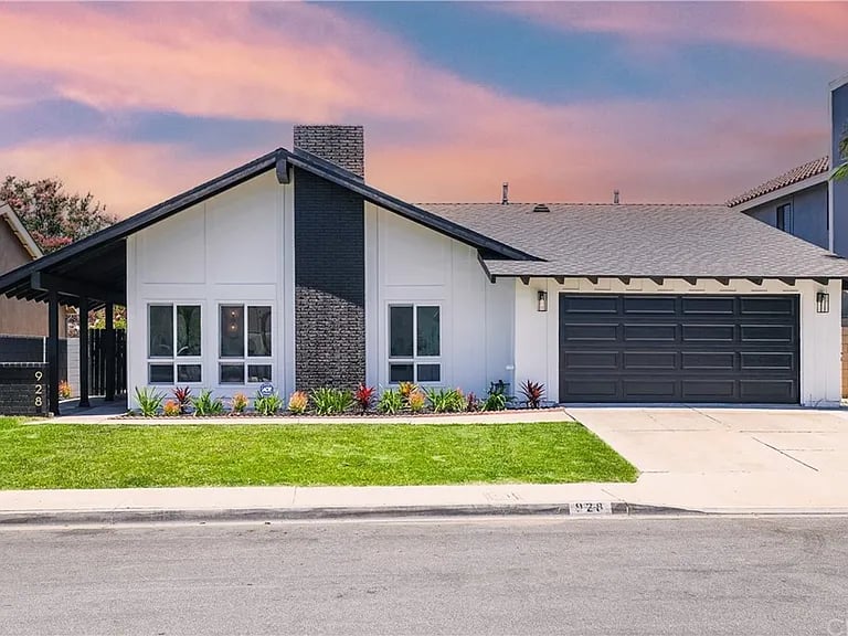 928 Dahlia Ave