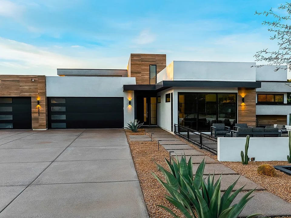 4223 E Saint Joseph Way