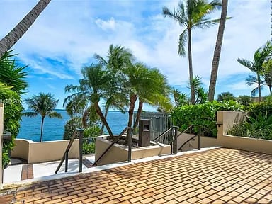 520 Brickell Key Dr #A604