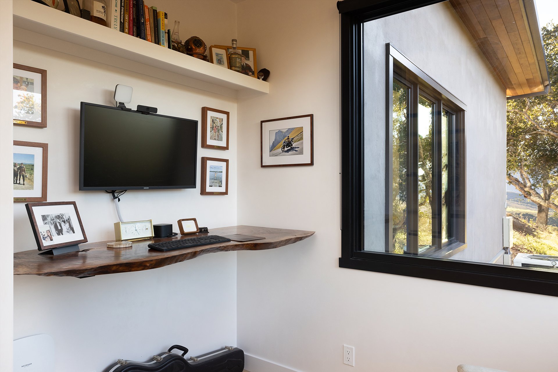 Este Canada | A Tehama Compound