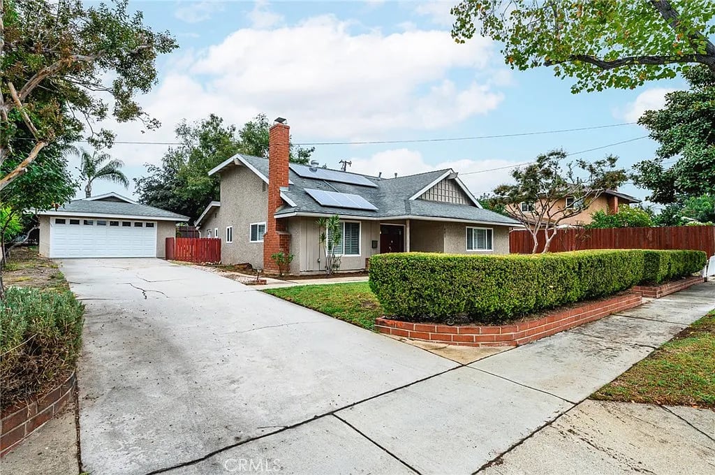 601 E Juanita Ave