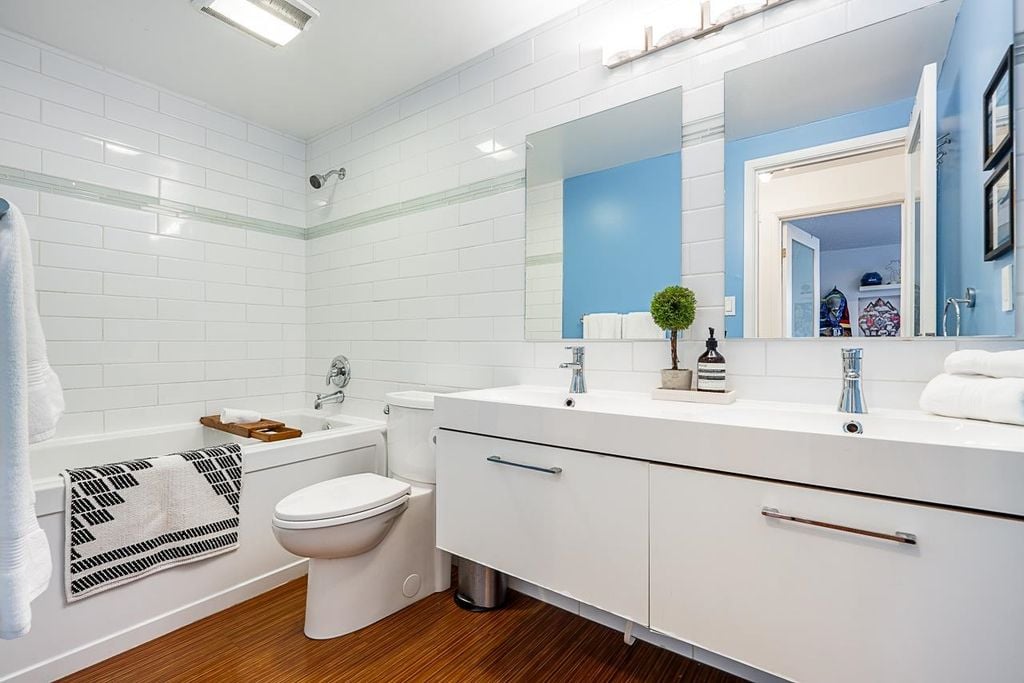 1775 W 11 Ave, #101