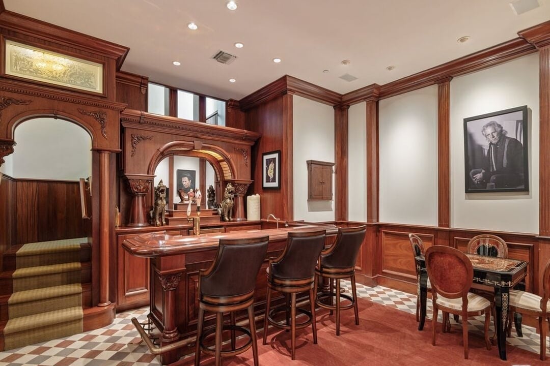 Aria Manor, Sunset Plaza Dr, 90069