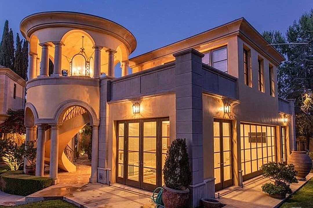 Velvet Manor