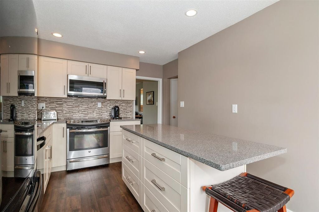 345 W 22nd St