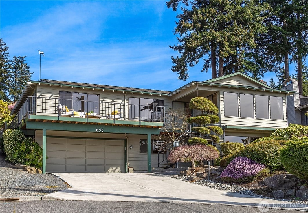 835 Laurel Way